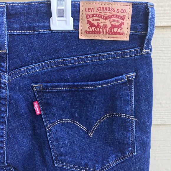 LIKE NEW Levi’s 711 Skinny Ripped Jeans - Picture 7 of 8